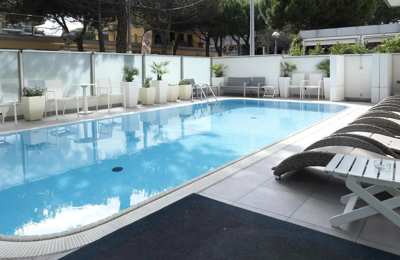 Club House Hotel Rimini 4*,