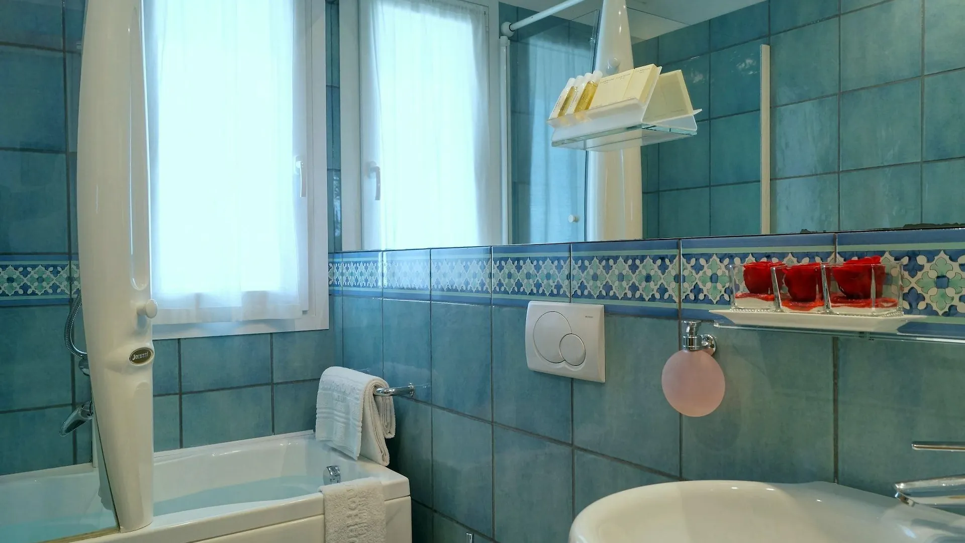 Club House Hotel Rimini 4*,  Italie