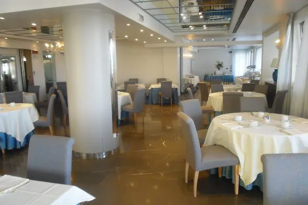 Club House Hotel Rimini 4*,  Italie